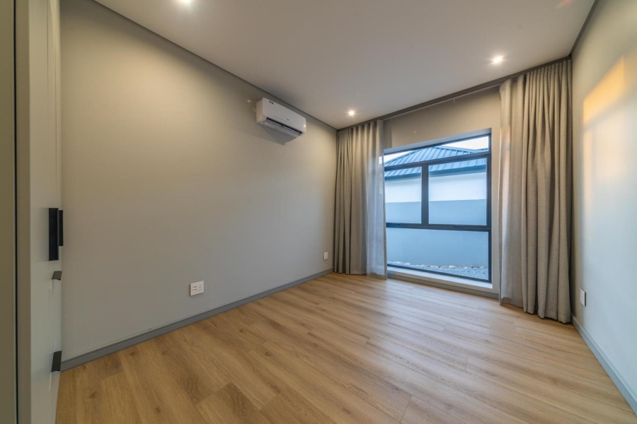 To Let 4 Bedroom Property for Rent in Val De Vie Estate Western Cape